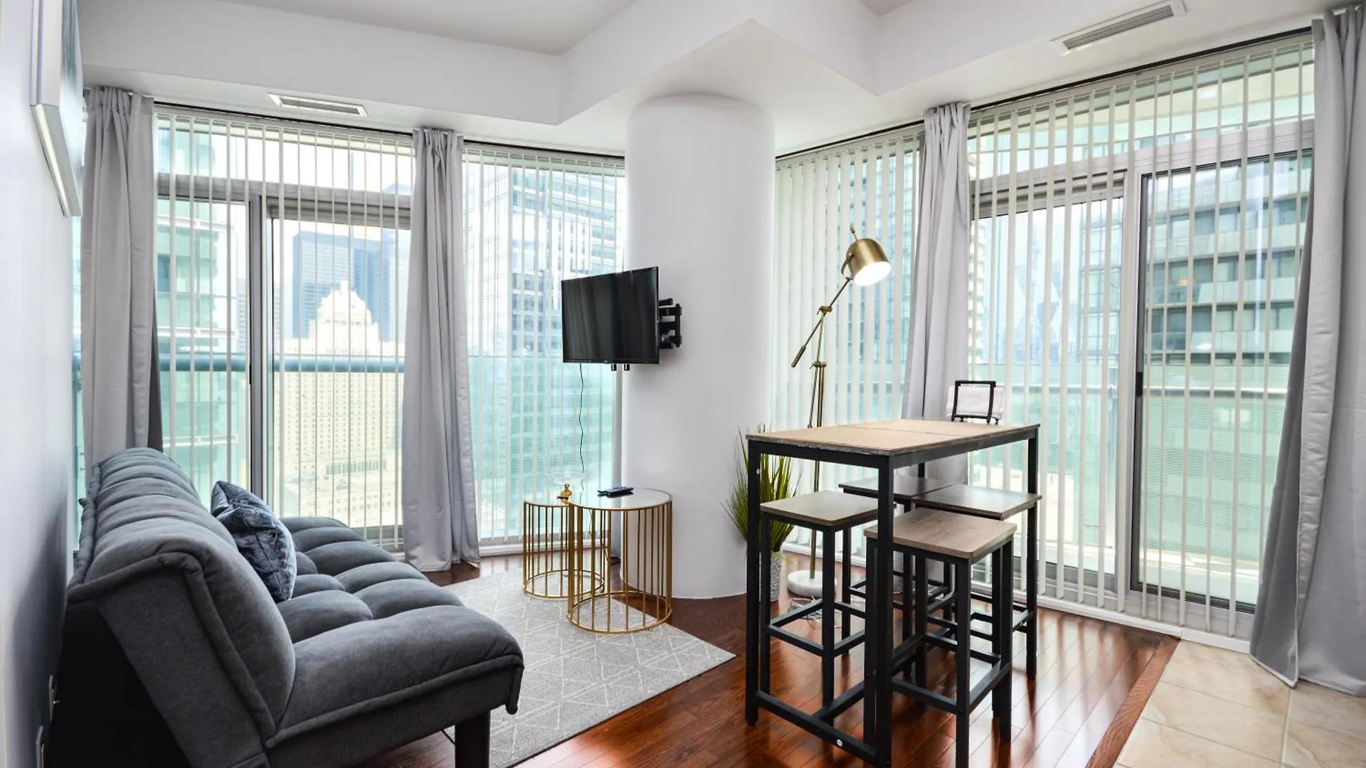 Rivetstays - The York Toronto 0*,