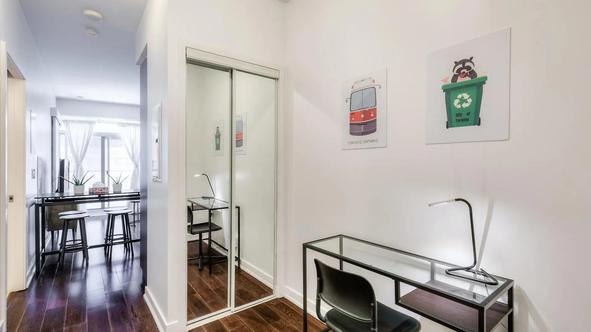 Rivetstays - The York Toronto Apartment