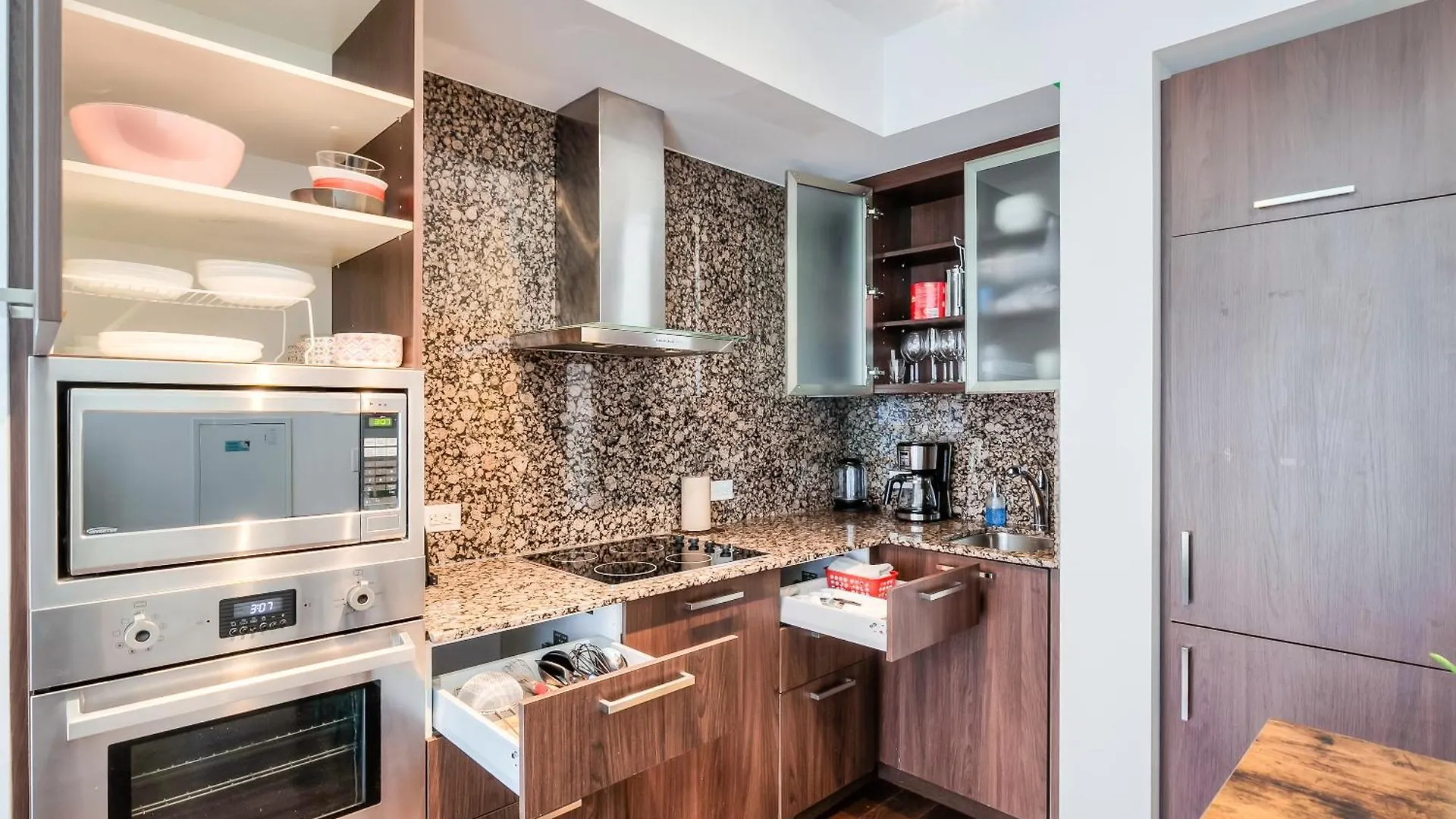 Rivetstays - The York Toronto Apartment