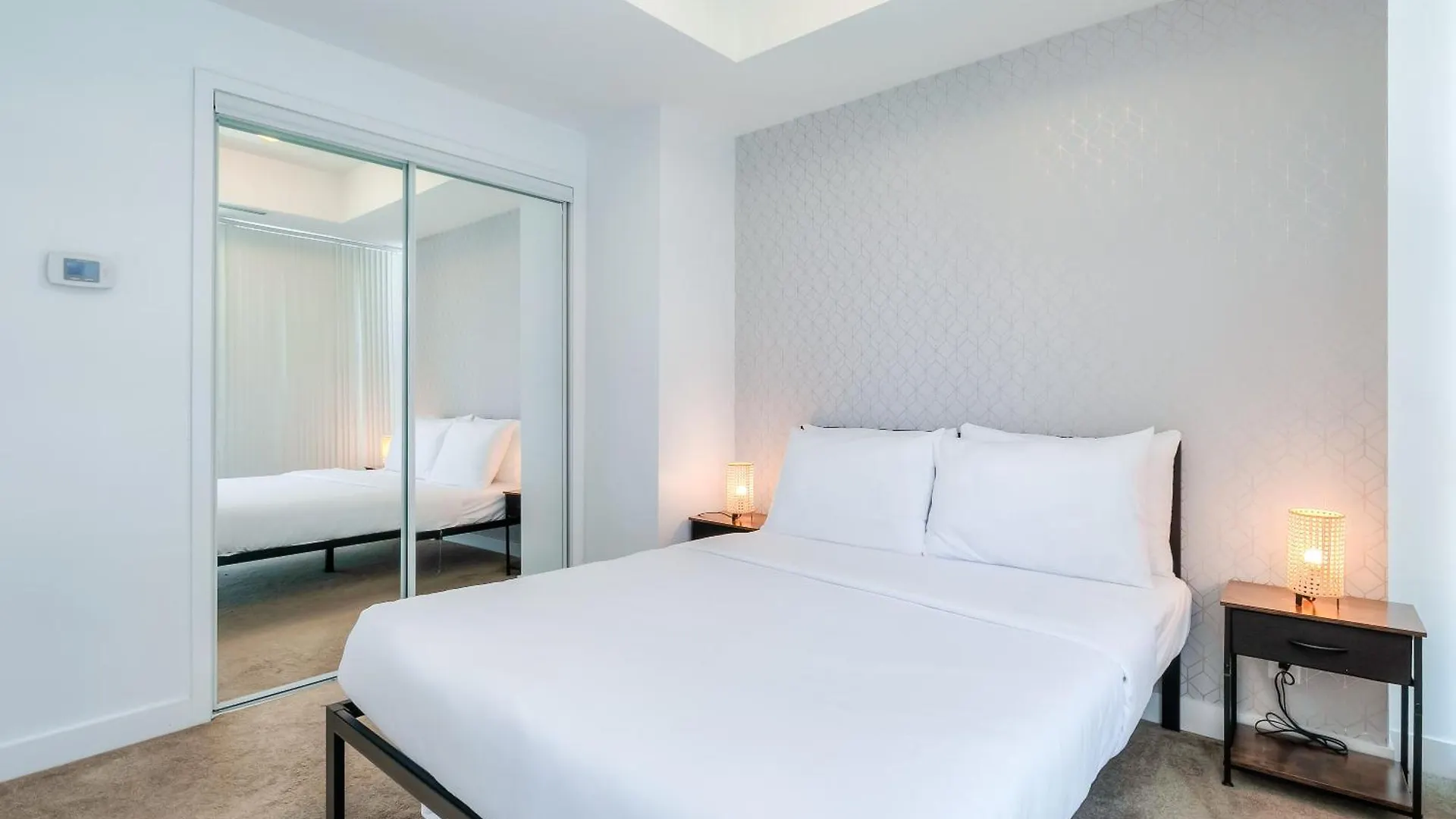 Rivetstays - The York Toronto Apartment